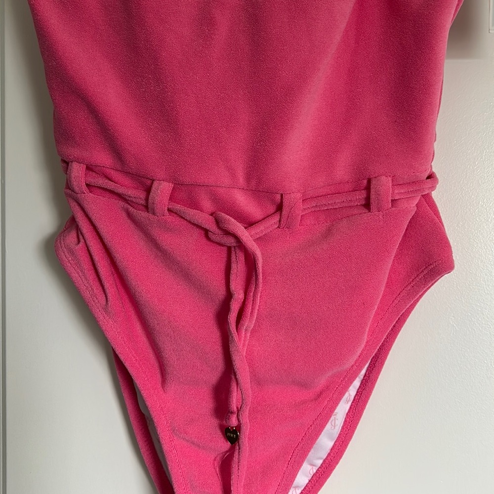 JUICY COUTURE ONE PIECE SWIMWEAR SWIMSUIT SIZE M MSRP $88.00 NWT - Picture 3 of 6